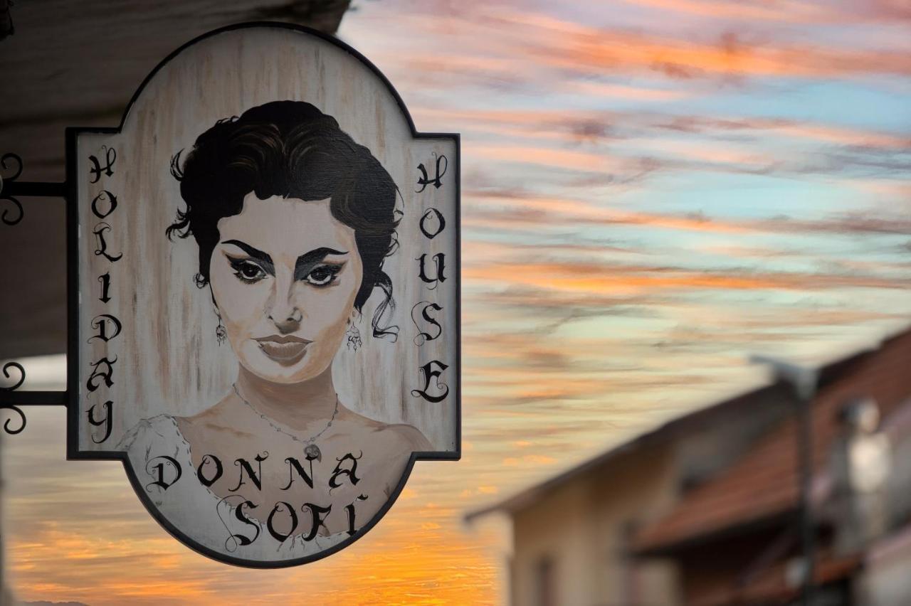 Donna Sofi Holiday House อาเจโรลา ภายนอก รูปภาพ