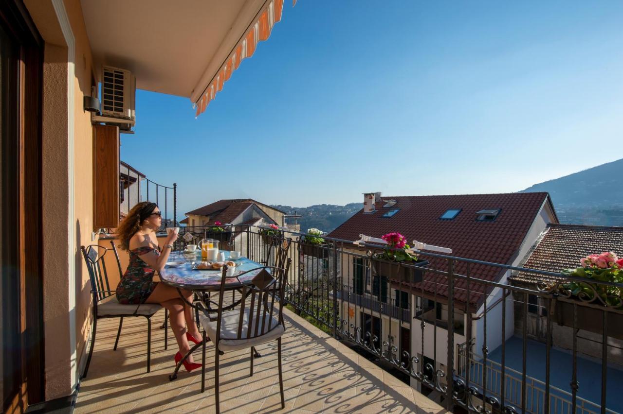 Donna Sofi Holiday House อาเจโรลา ภายนอก รูปภาพ
